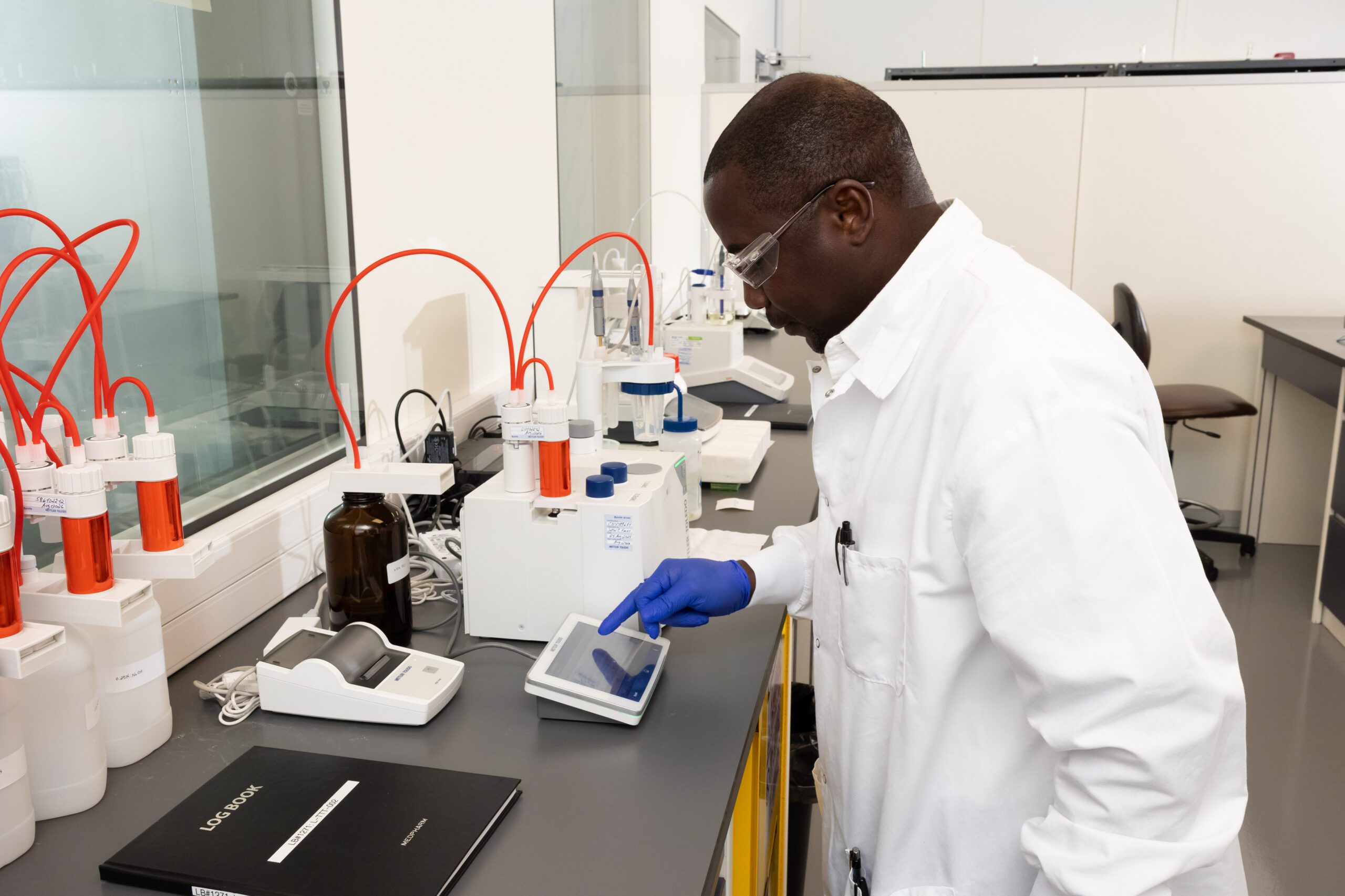Scientist performing pharmaceutical raw material testing for API and excipient characterization in laboratory