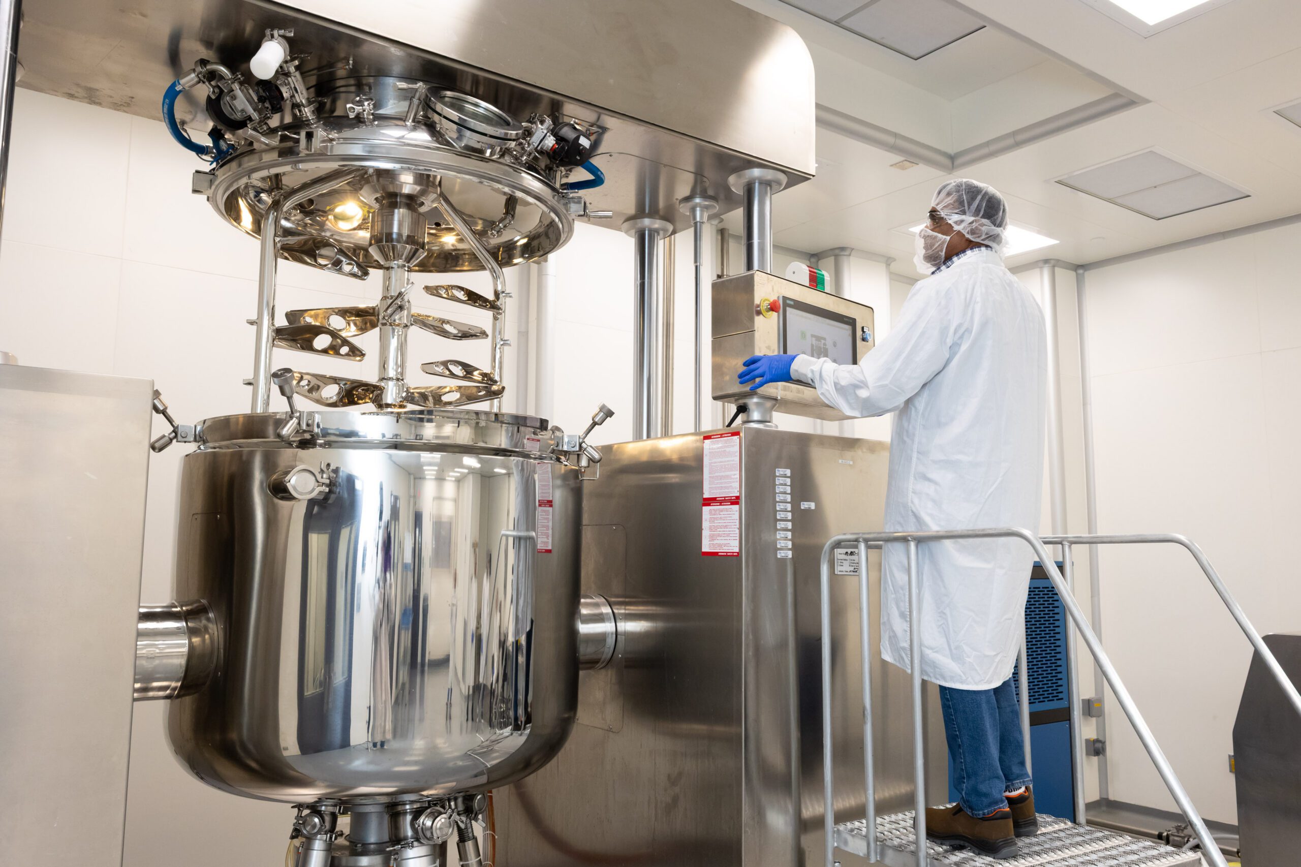 GMP manufacturing equipment for semi-solid drug production